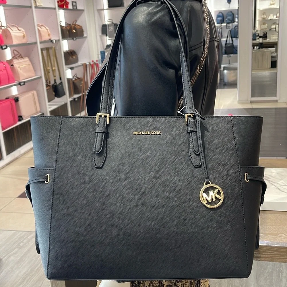 MICHAEL KORS 
Gilly Large Saffiano Leather Tote Shoulder Bag 
COLOR: Black 
NWT
